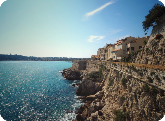 Imagem de Gare d'Antibes | Musée Picasso, Antibes onde está localizado o depósito de bagagem